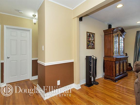 3rd image of 15 Edwards St