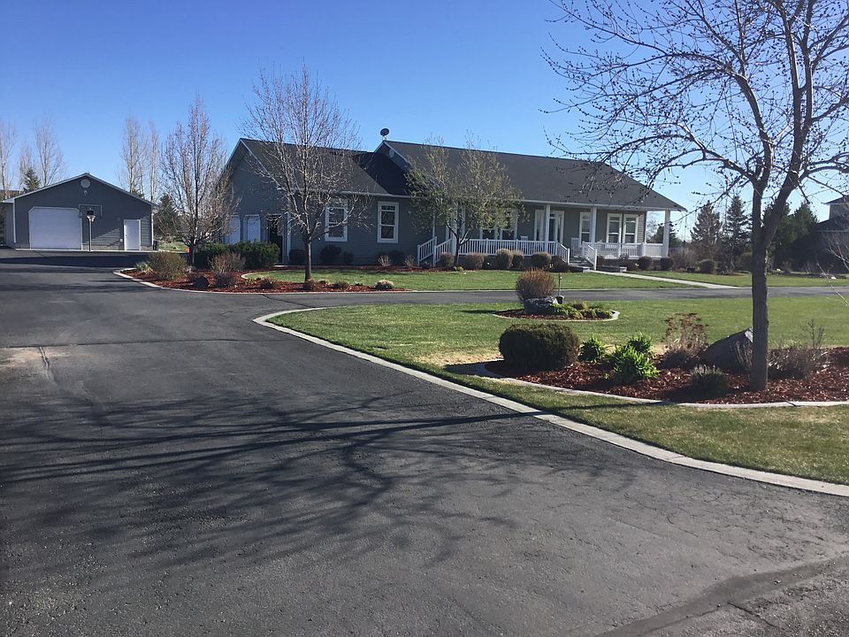 Beautifully landscaped yard