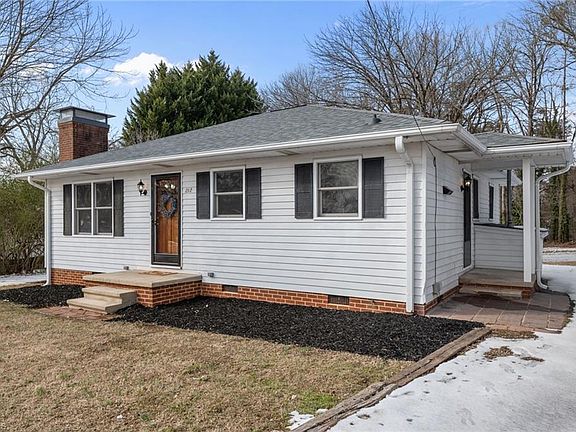 2nd image of 212 Circle Dr