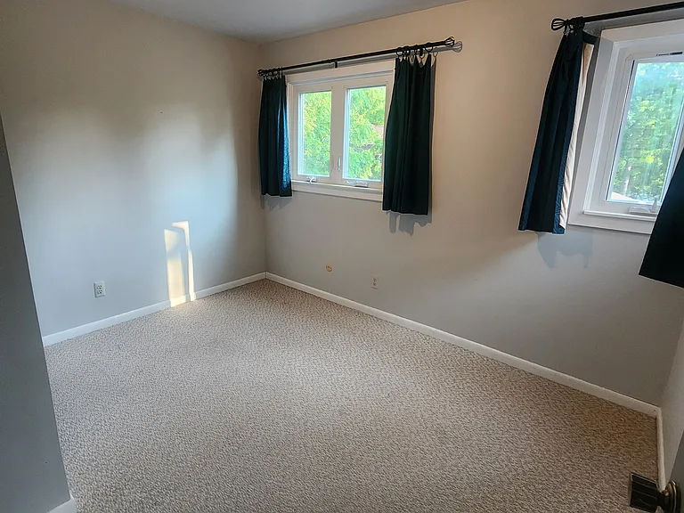 Chalmers Dr — Photo 18