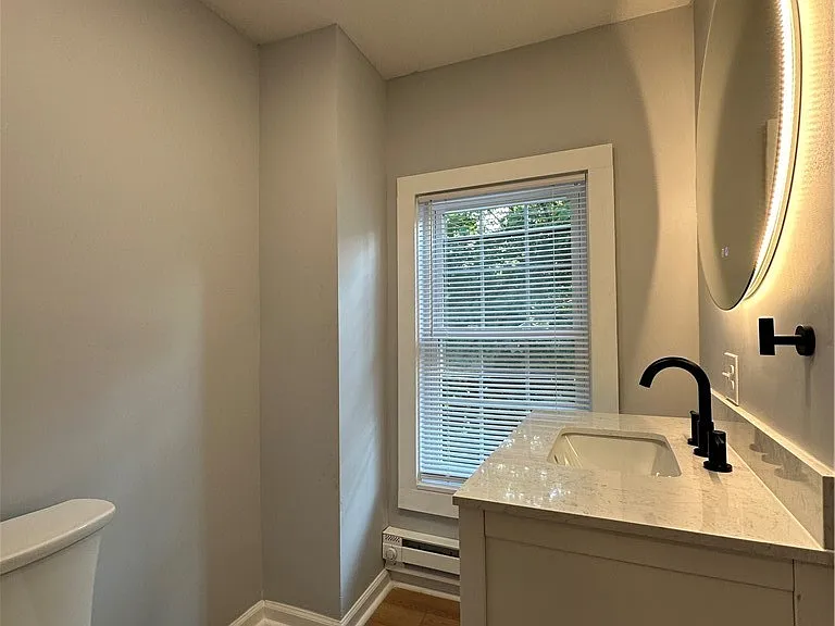 408 E Laurel St — Photo 28