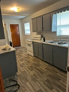 407 Broadway Blvd — Photo 2