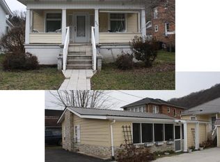 403 Riverside Dr, Hinton, WV 25951