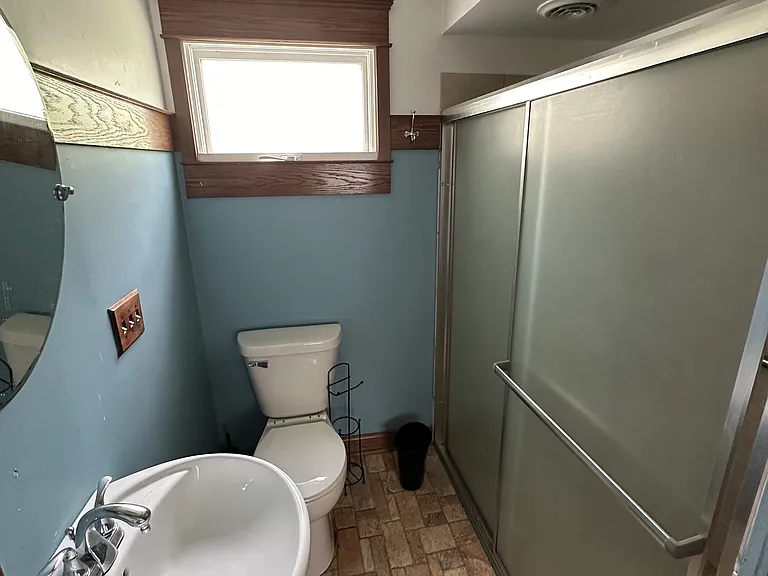 921 Franklin Ave — Photo 4