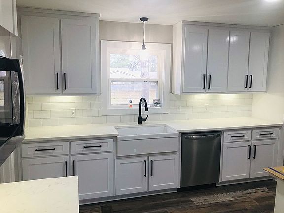 Kitchen with quartz counters