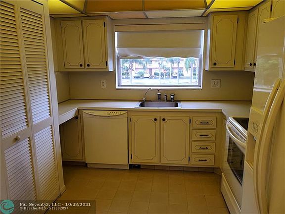 5th image of 9741 Sunrise Lakes Blvd APT 210