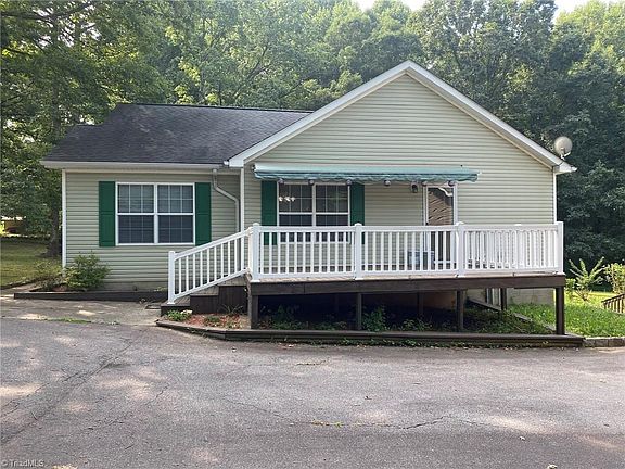 3rd image of 323 Pondview Dr