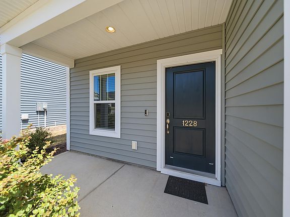 4th image of 1228 Independence Dr