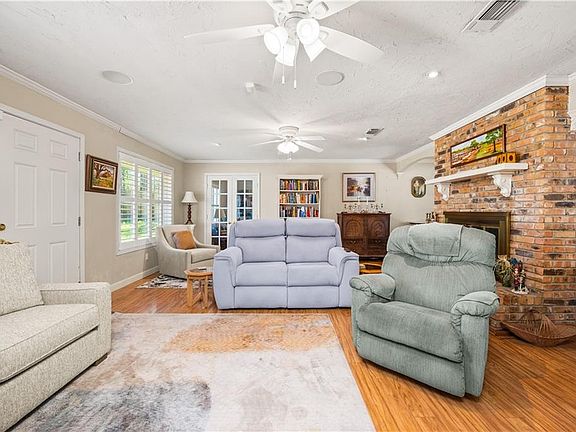 2nd image of 115 Agnes Ln