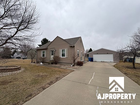 2nd image of 809 E Presentation St