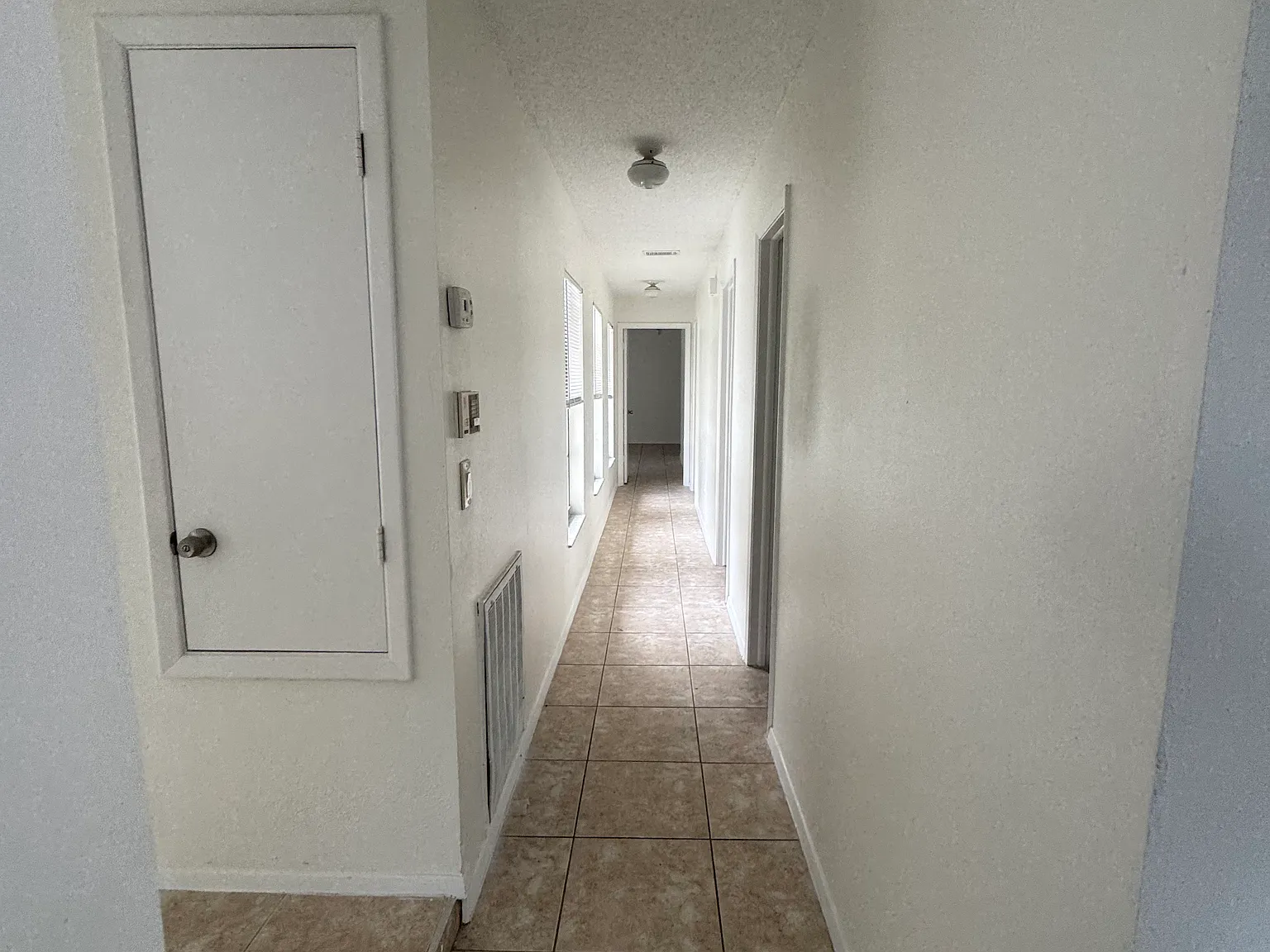 3 bed, 1716 sqft, $3,250 — Photo 3