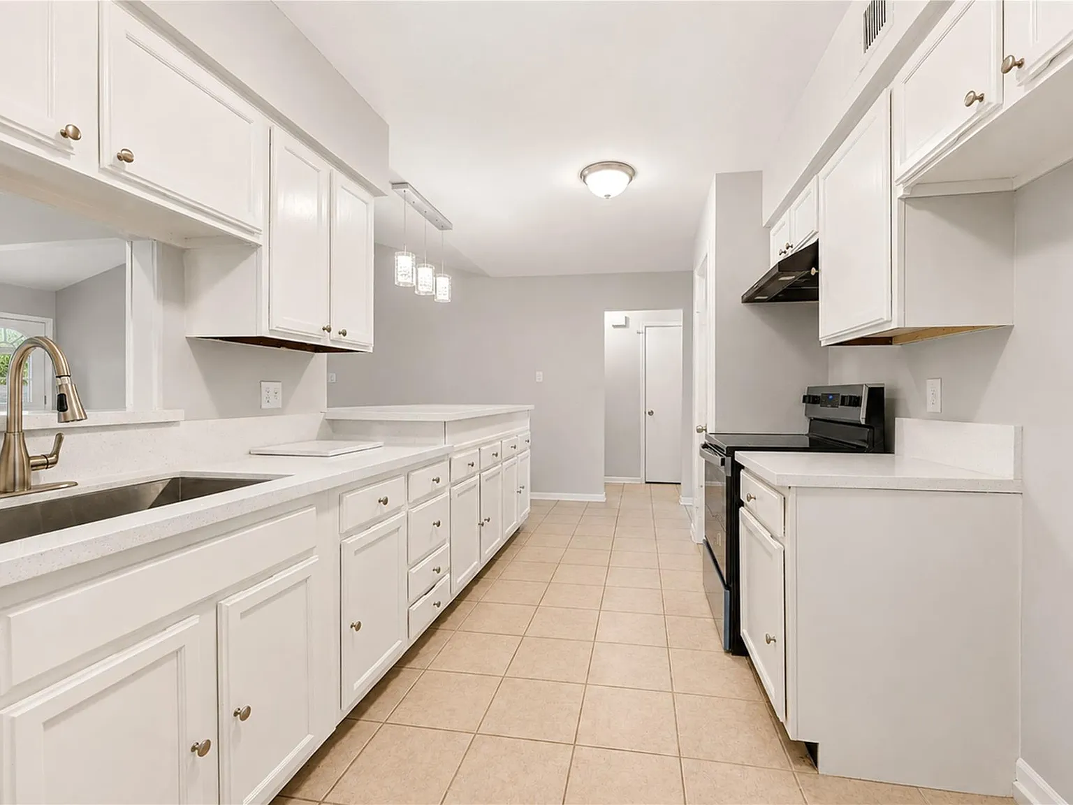 3 bed, 2.0 bath, 1584 sqft, $1,980 — Photo 2
