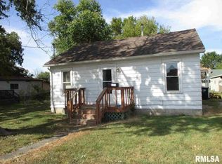 805 E Samuel St, Christopher, IL 62822