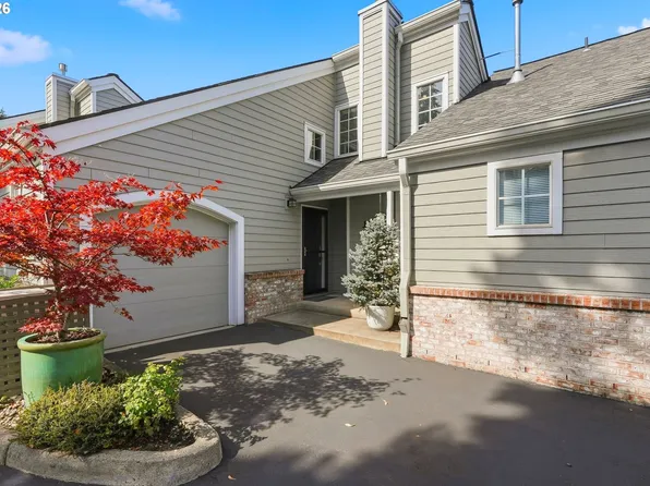 13217 SW Summerwood Dr, Tigard, OR 97223