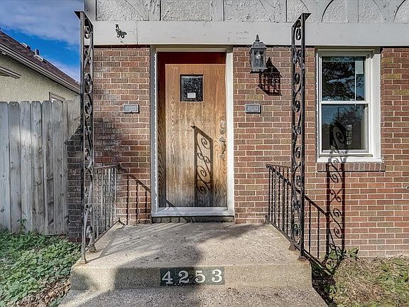 3rd image of 4253 James Ave N