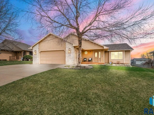 208 N Dewberry Ave, Sioux Falls, SD 57110