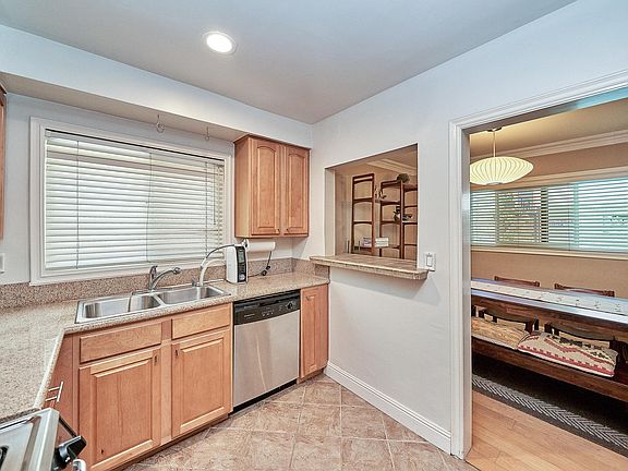 3rd image of 11646 Chenault St APT 10
