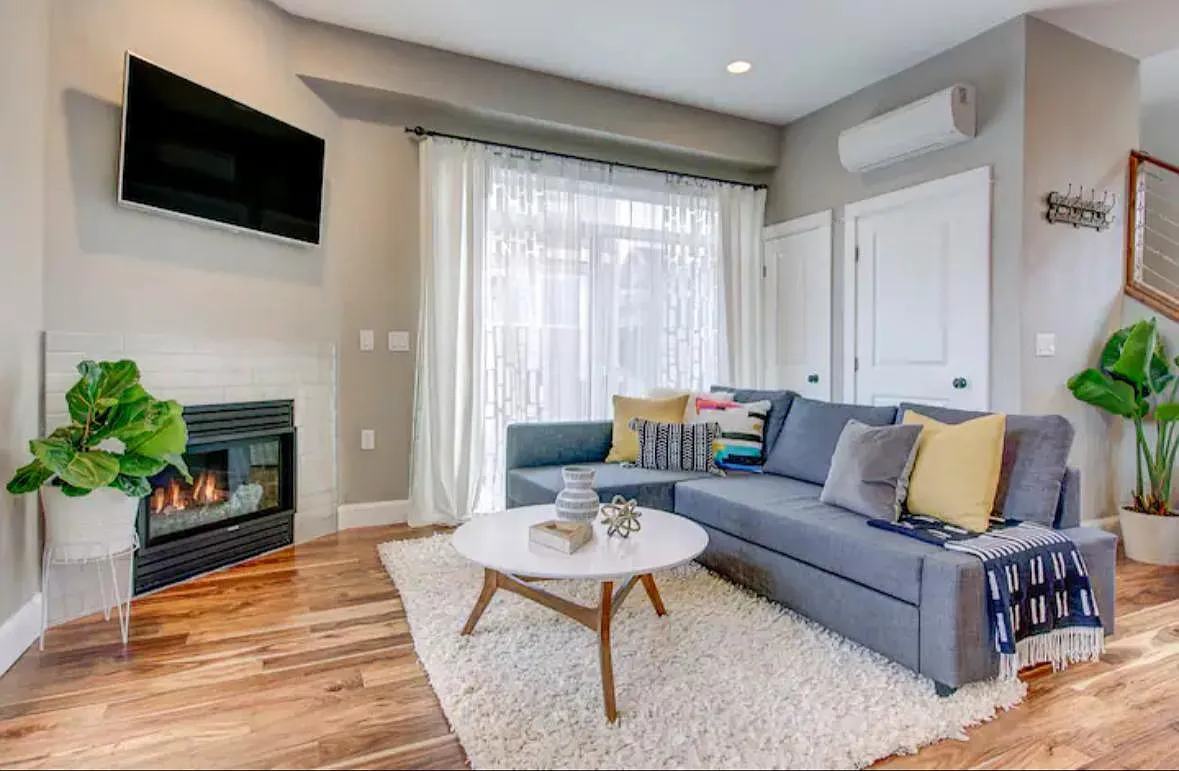 7157 N Lancaster Ave — Photo 3