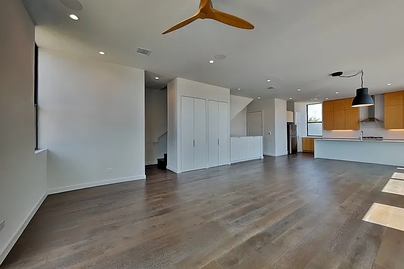 3 bed, 4.0 bath, 2377 sqft, $3,500 — Photo 3
