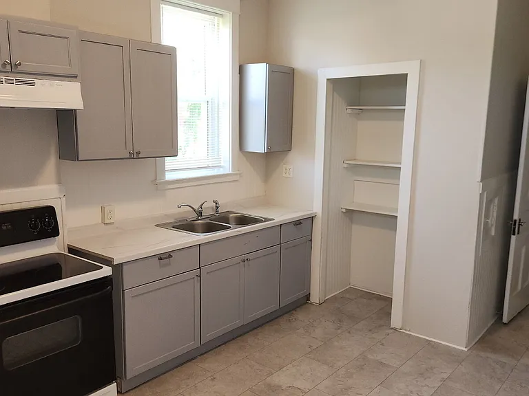 3721 Iowa Ave — Photo 6