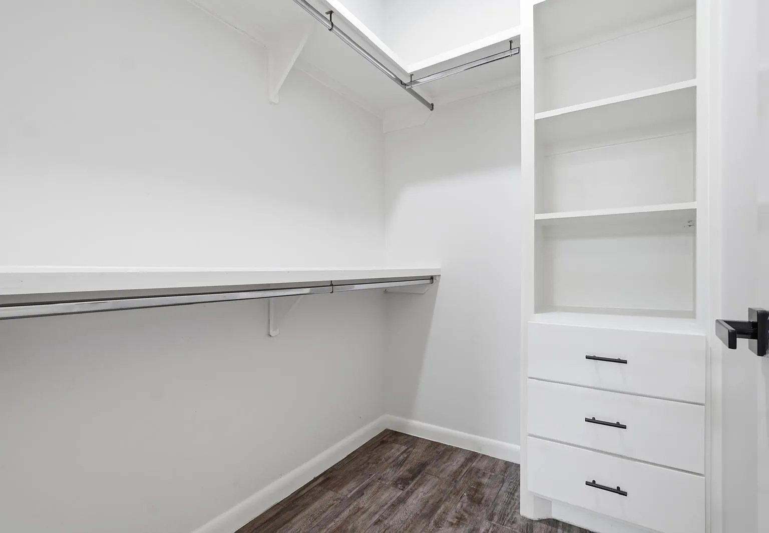 208 Faith Dr — Photo 3