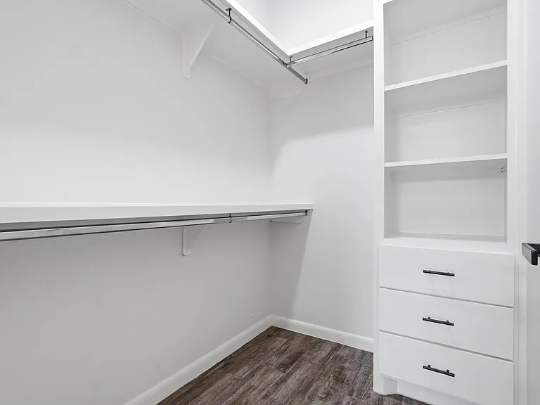 208 Faith Dr — Photo 3
