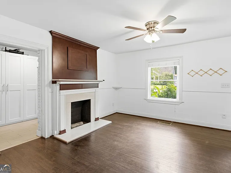 1669 Emerald Ave SW — Photo 5