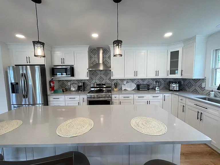 303 Forman Ave — Photo 6
