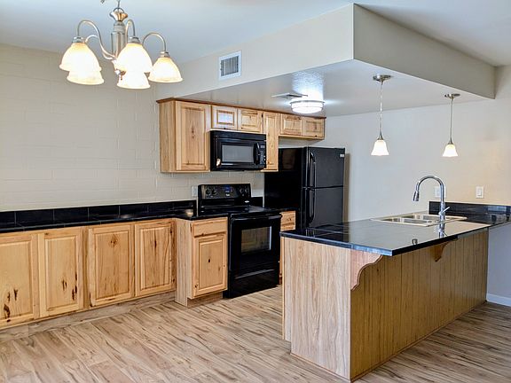3rd image of 1137 N Granite Reef Rd