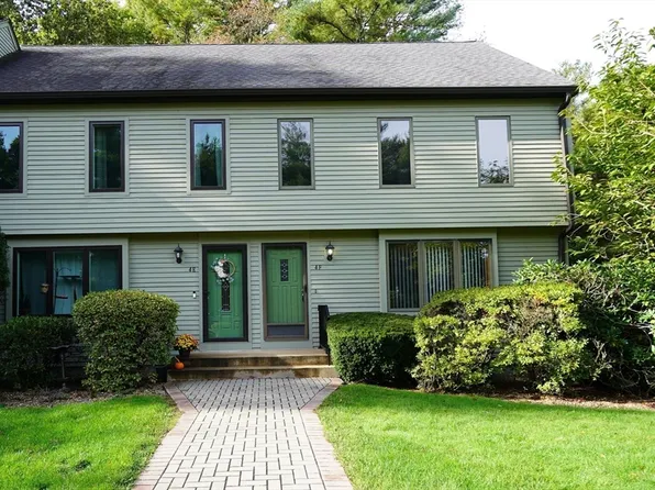 4 Village Way APT F, Norton, MA 02766