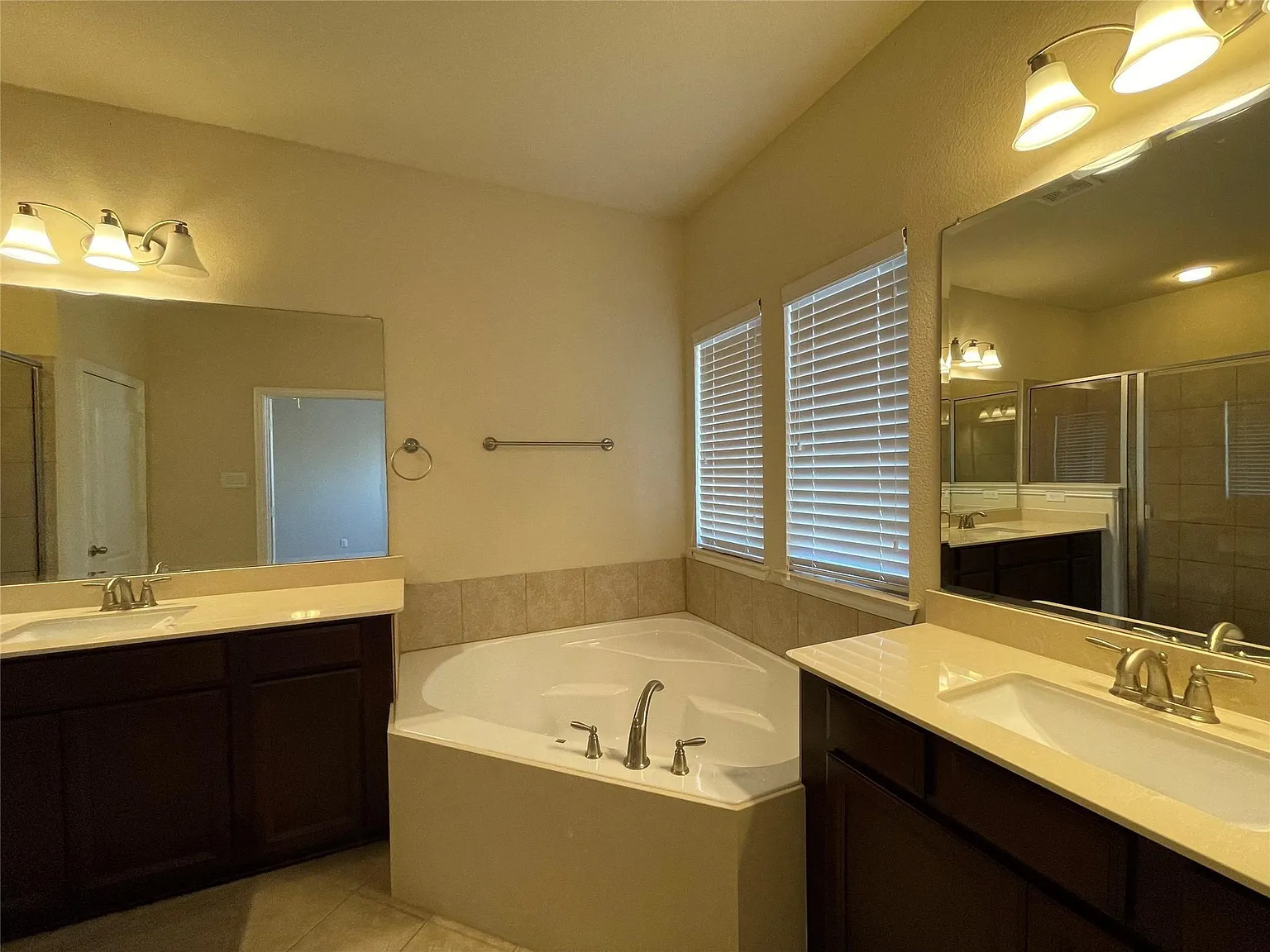 3 bed, 2144 sqft, $2,600 — Photo 4