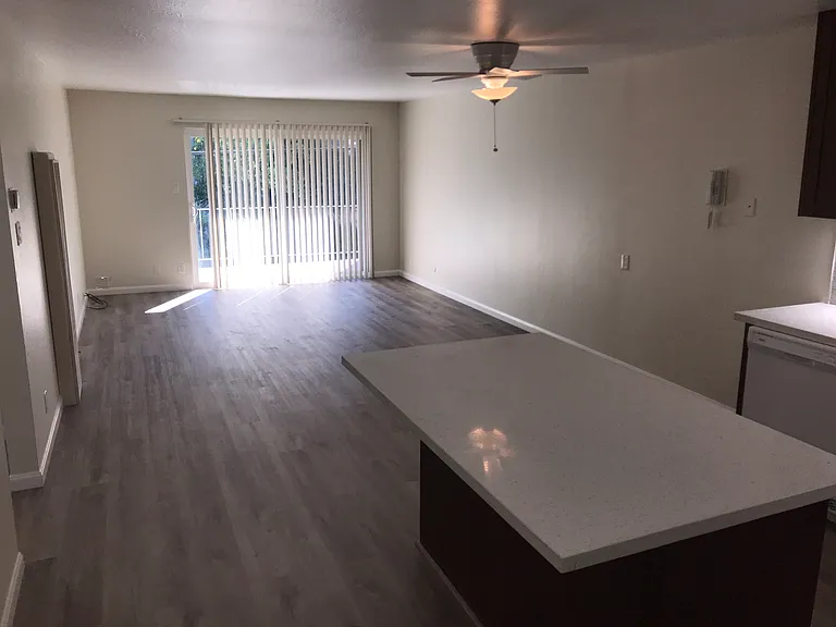 Wayne Lake Apartments — Photo 15