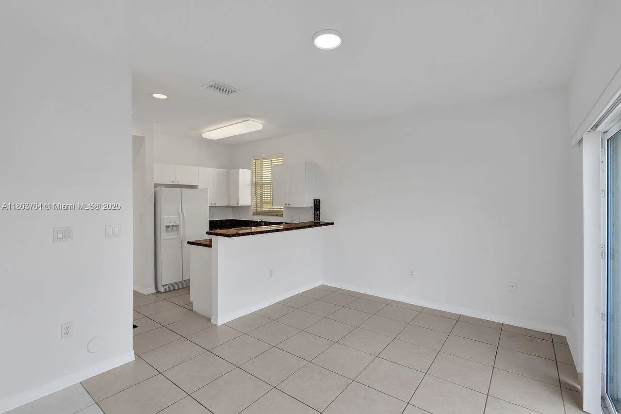 NW 43rd Ter, Doral — Photo 1