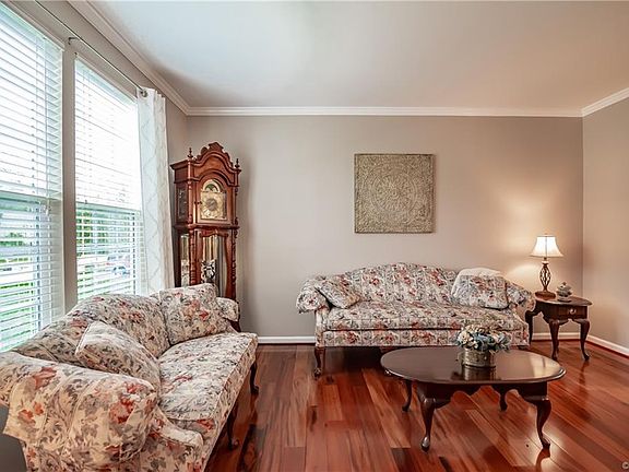 5th image of 10112 Meadow Pond Dr