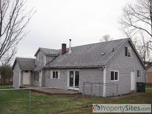 3rd image of 10217 Vickery Ave E