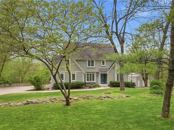 18325 Aberdeen St, Stilwell, KS 66085
