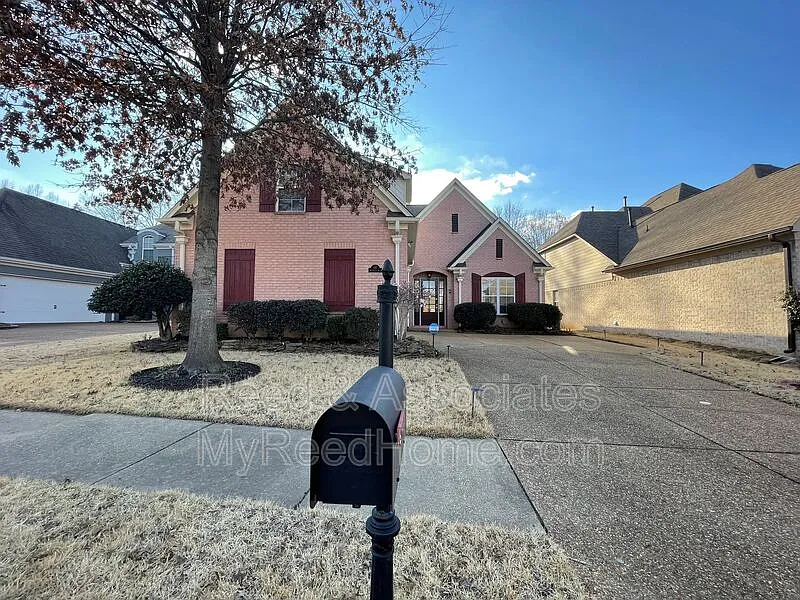 137 W Porter Run Dr