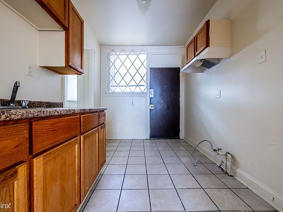 8001 S Carpenter St Apartments Chicago Kitchen_01