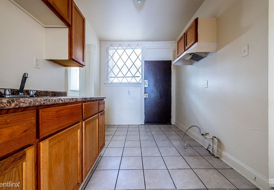 8001 S Carpenter St Apartments Chicago Kitchen_01