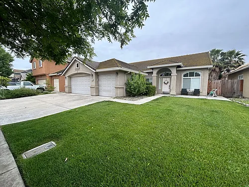 2464 Oak Crest Dr Photo 1