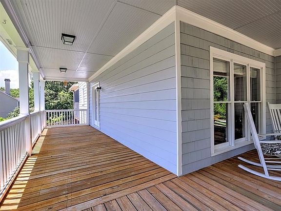 4th image of 2505 Retreat Dr