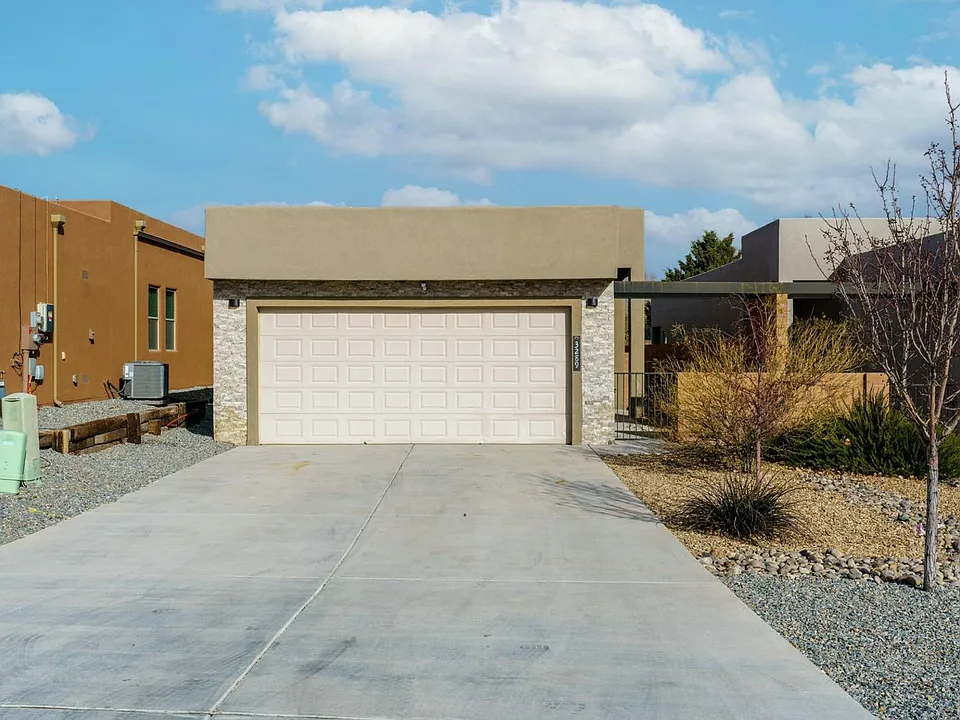 3289 Oakmount Dr SE