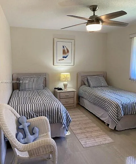 1076 Rotonda Cir — Photo 3