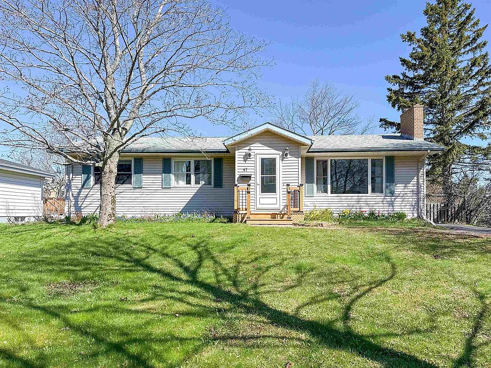 1st image of 47 Emerald Dr