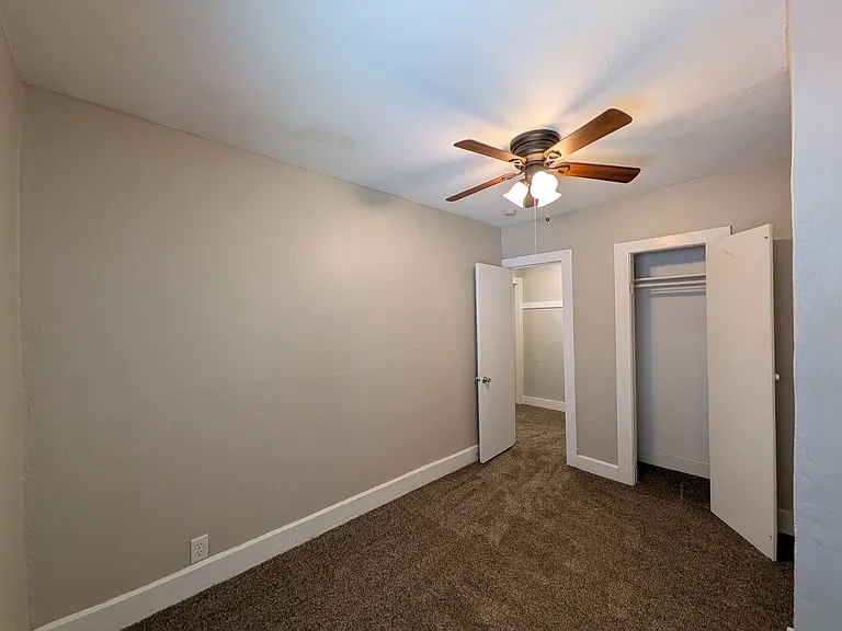 922 Walker St — Photo 16