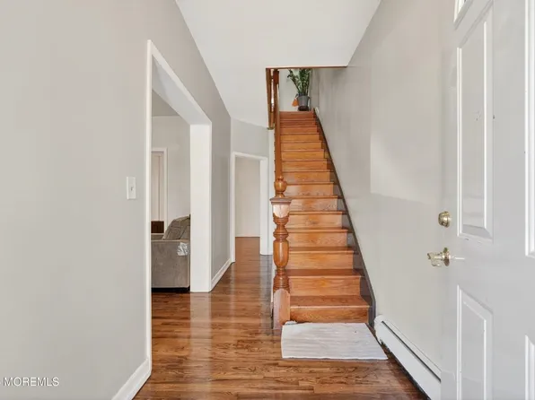 28 Willow St, Bayonne, NJ 07002