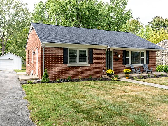 3rd image of 2525 Southview Dr