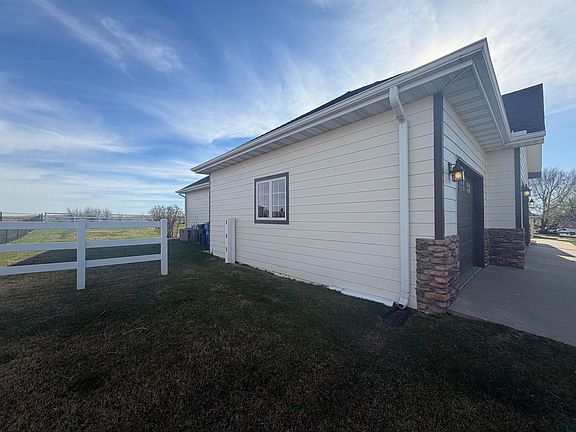 3rd image of 520 Torbert Blvd