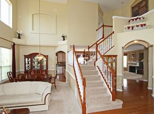 2895 Harvest Ln, Lindenhurst, IL 60046