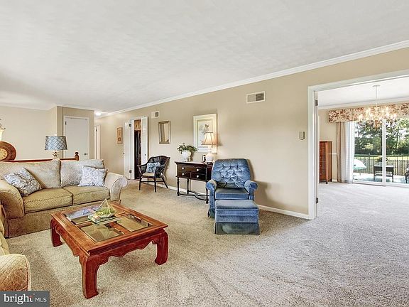 5th image of 150 S Cherry Ln